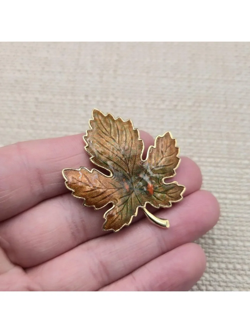 Vintage Enamel Fall Maple Leaf - Gold Tone Autumn Foliage Pin Brooch A8061